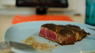 how do i cut skirt steak