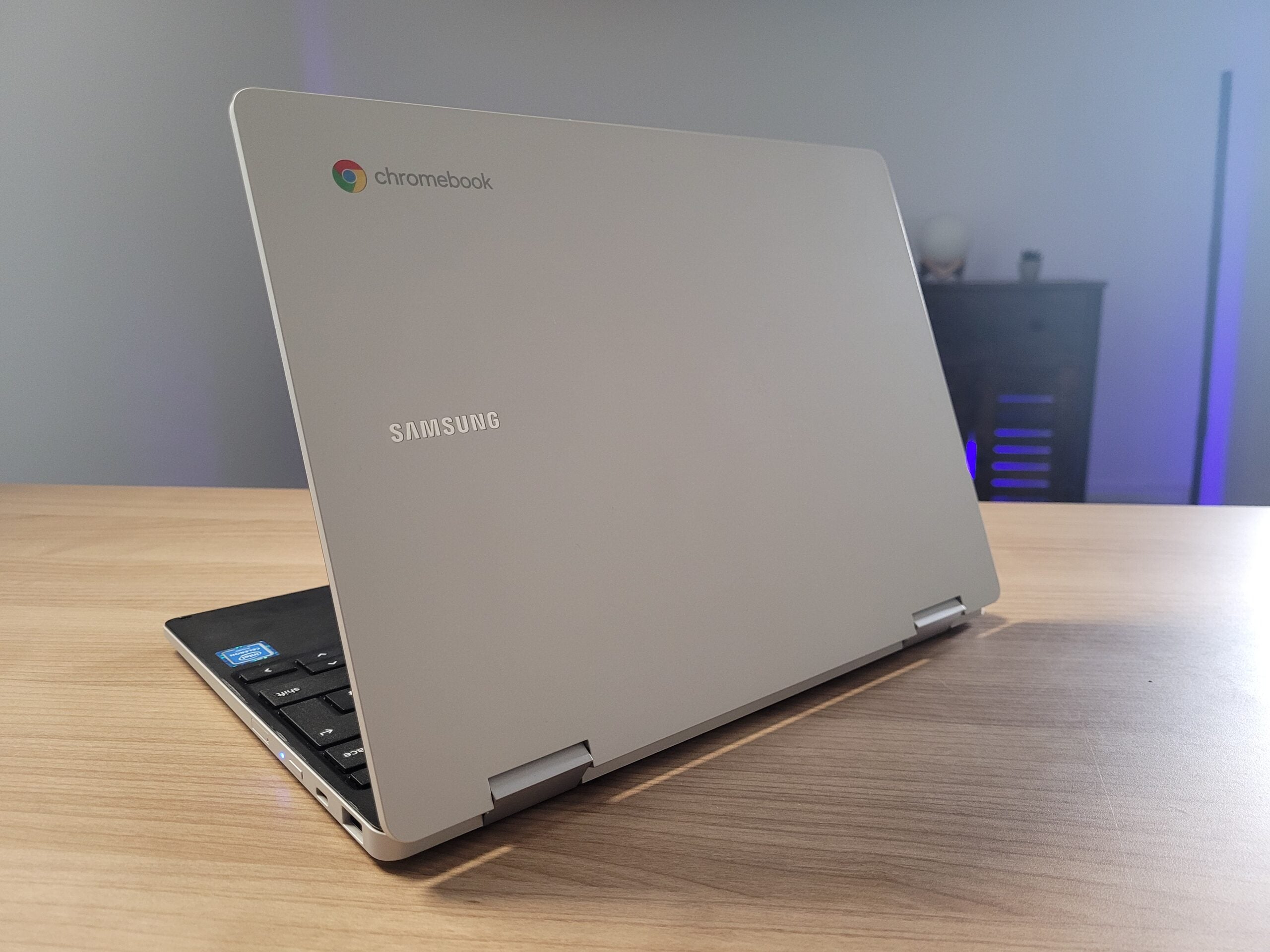 can you store photos on a chromebook