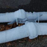 what degrees outside frozen pipe jnside